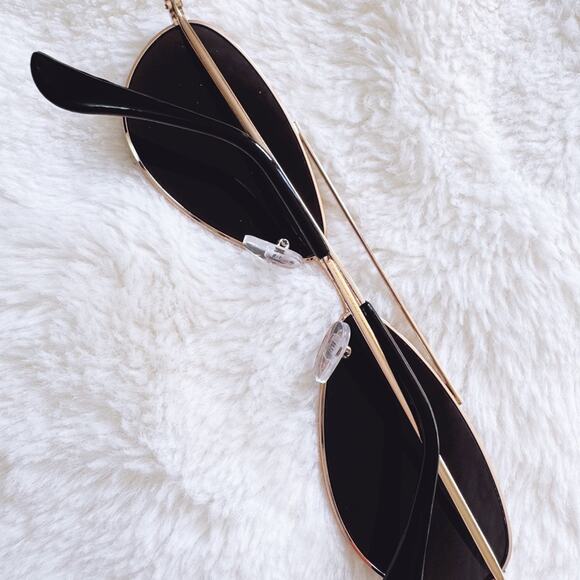 Carl Black w/ Gold Rims Aviator Sunglasses - Picture 10 of 11